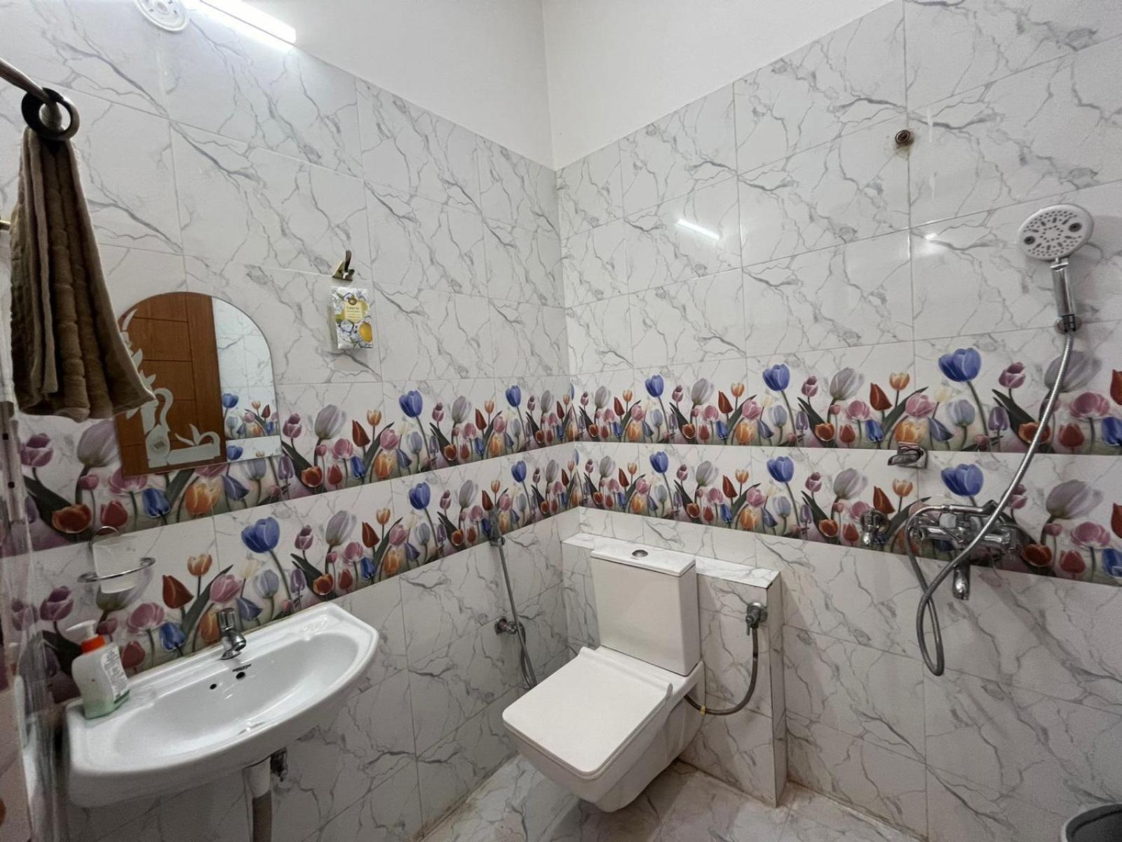 Shreshth Home Stay - Best Family Accommodation - 3Km From Har Ki Pauri, Haridwar, Uttarakhand Esterno foto